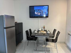 Studio cabine à 200m de Port Fréjus, plage, commerces, terrasse, 4 couchages, ménage inclus - FR-1-226A-31