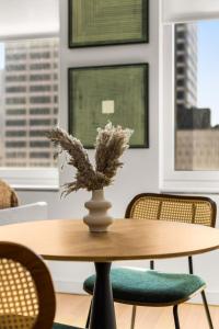 Times Square Studio King Bed Steps to Broadway