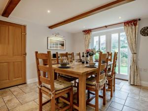 3 Bed in Lulworth Cove DC139