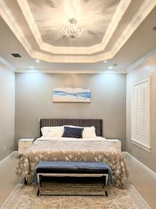 3br,3ba home near Downtown and Airport, Walk to the Stadium