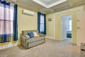 Easy City Commuting! Walkable Newark Duplex