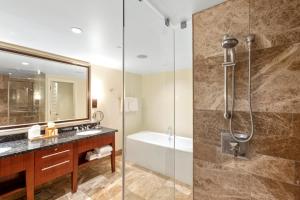 Honua Kai 2 FREE CARS KBM Resorts Mountain and Ocean Views 2 Units 5 Bedrooms HK ML-3553