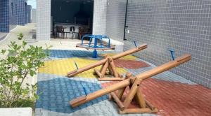 Apartamento frente o mar com piscina para família