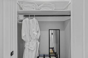 Gaston Shores - Boat Dock, Lake Access & Hot Tub