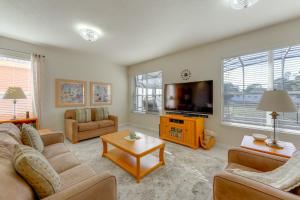 Poolside Living Family Retreat 12 Mi to Disney