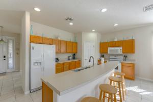 Poolside Living Family Retreat 12 Mi to Disney