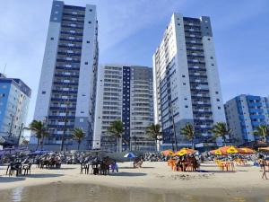 Apartamento frente o mar com piscina para família