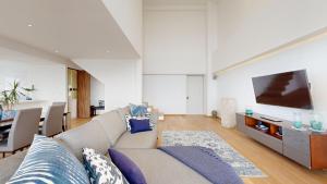 Start 2026 Spectacular penthouse with amenities