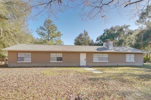 Hike and Fish! Wooded Family Getaway in Interlachen