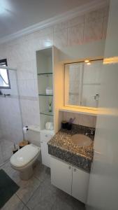 Apartamento a 2 minutos da feirinha da Vila Caiçara e 3 minutos da praia