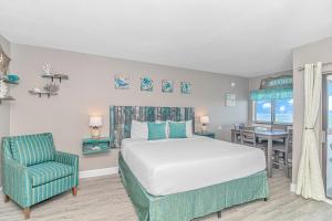 Updated 2 BR Condo-Breathtaking Oceanfront Views- Palace 2101 and 2102