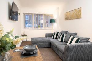 Contractor‑Heaven 5BR Home 4.5 Baths Wakefield