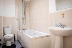 Contractor‑Heaven 5BR Home 4.5 Baths Wakefield