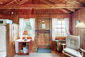 Breathtaking Views! Cozy Log Cabin in Northport