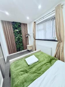 Close To Birmingham City Centre 2-Bed Apartment with Parking