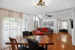 Coastal Getaway | Sleeps 16 | 9 Min to Clearwater