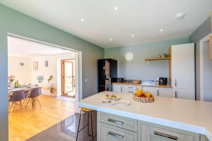 5 Bed in Pant-y-Dwr oc-w30200