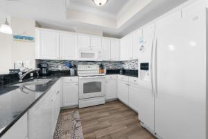 Crystal Shores West 805 by Youngs Suncoast