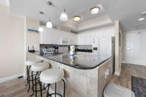 Crystal Shores West 805 by Youngs Suncoast