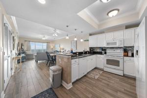 Crystal Shores West 805 by Youngs Suncoast