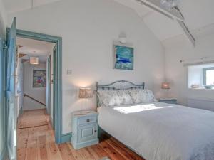 2 Bed in Penzance oc-36733