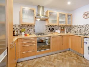 2 Bed in Bakewell 46032