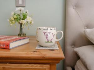 2 Bed in Bakewell 46032