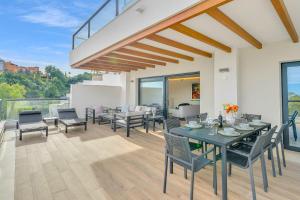 Marbella Lake - 3 Bedroom Luxury Apartment by Finest Rentals