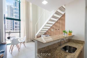 Studio c piscina e churrasq. no prédio - RAQ1609