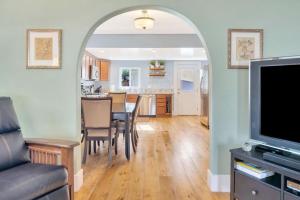 Home Squared-Downtown with Fire Pit