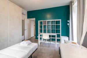 Large and bright, a stones throw from Trastevere