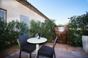 Les Suites de Robinson 03 Standing Presta