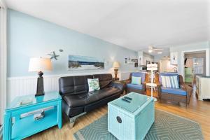 Island Shores 356 by Youngs Suncoast