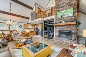 Mountain Getaway with Views and Fire Pit