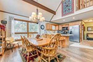 Mountain Getaway with Views and Fire Pit