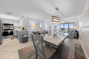 Phoenix I 1022 by Youngs Suncoast