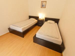 Apartment Wohnung in Fünfhaus mit Garten by Interhome