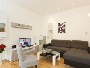 Apartment in Fünfhaus mit Garten by Interhome