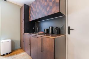 Exceptional triplex with 6 bedrooms & air conditioning