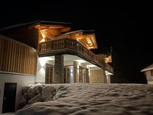 Holiday Home Dachstein Chalet Haus b by Interhome