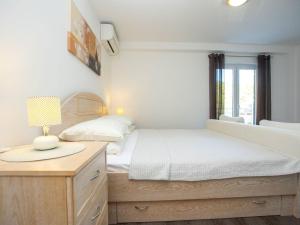 Apartment Appartement in Duće mit Großem Balkon by Interhome