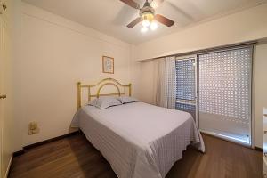 Amplio depto. céntrico con cochera