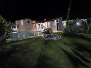 Melhor área de lazer de Peruibe 200 metros do mar