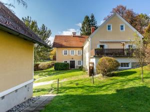 Apartment Landgut mit Terrasse by Interhome