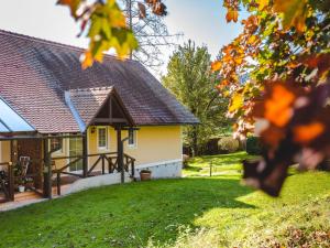 Apartment Landgut mit Terrasse by Interhome