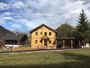 Apartment Nette Wohnung in Bad Aussee mit Garten und Grill und Bergblick by Interhome