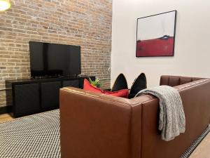 Brick & Bed Riverfront Lofts, T 410