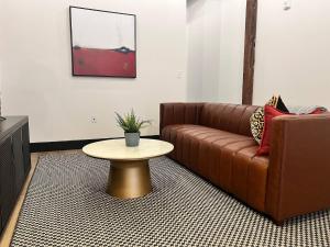 Brick & Bed Riverfront Lofts, T 410