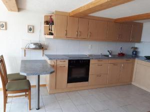 Apartment Berg- und Seeblick by Interhome