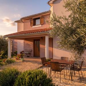 The Garden Suite App 1